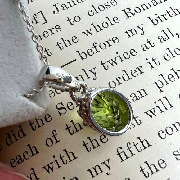 NEW Sterling Silver 925 Green Peridot Oval Necklace & Stud Earring Jewelry Set - Picture 9 of 9